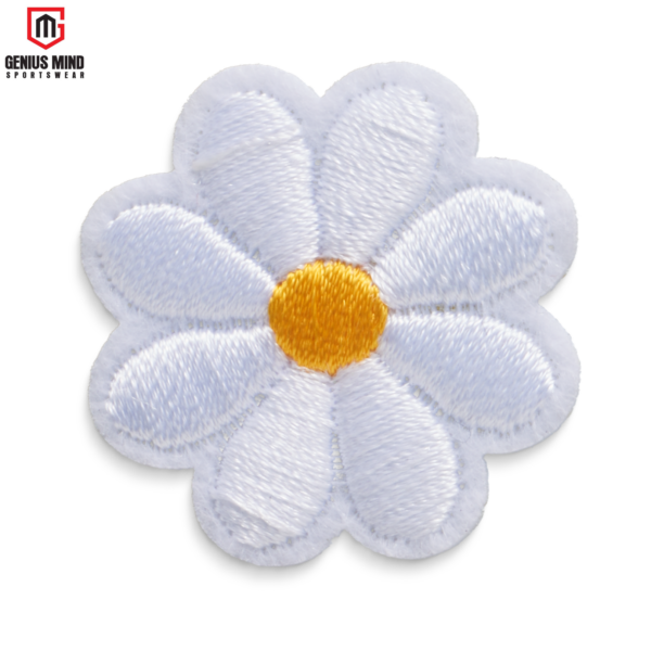 High-quality Daisy-Flower-mbroidered patches with personalized designs, ideal for apparel and accessories.